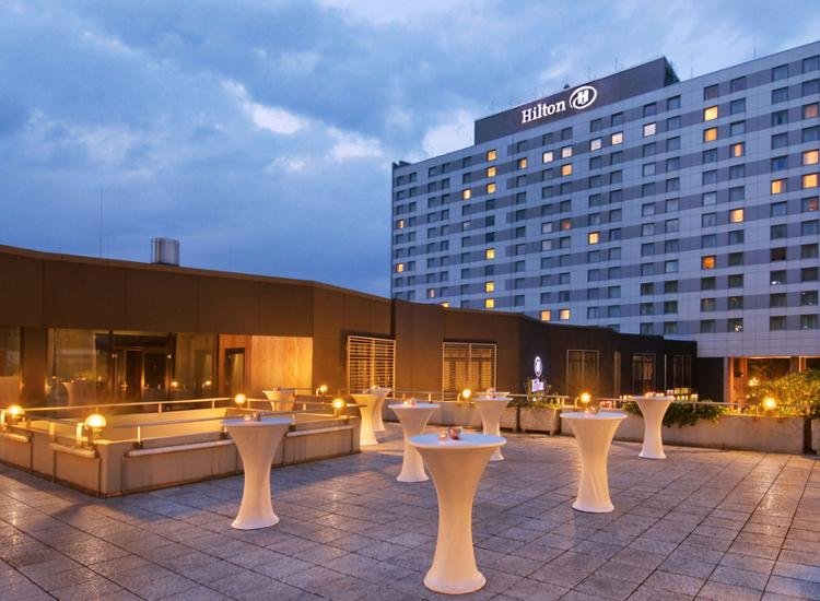 Eersteklas luxe stedentrip naar Düsseldorf in het beroemde Hilton Hotel 