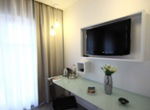 Pure White Hotel Prag 2024 work desk