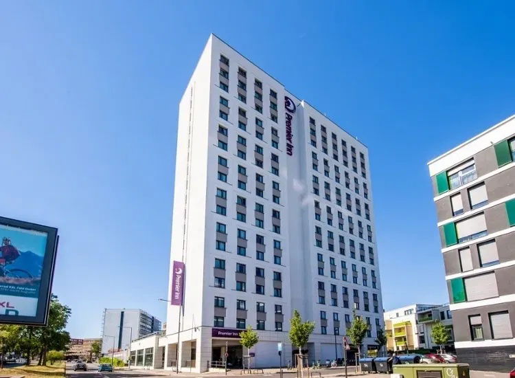 SPECIAL: Zwischen Barbarossaplatz & Rheinufer - Im Premier Inn Köln entdecken