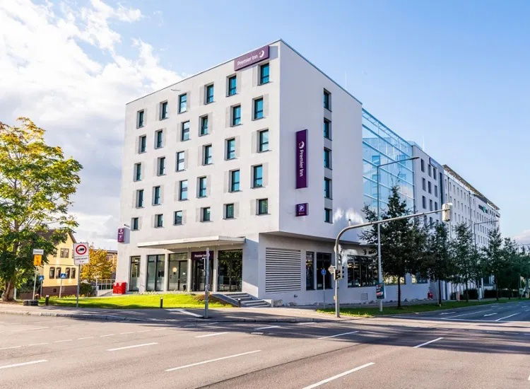SPECIAL: Stadtbahn vor der Tür: Komfortabler Stuttgart Trip im Premier Inn 